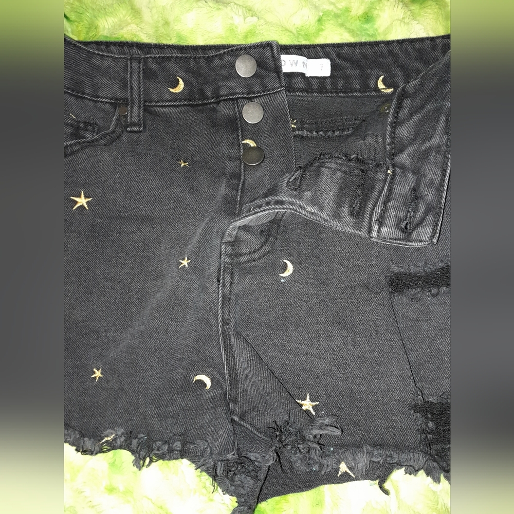 Shorts - Picture 4 of 6